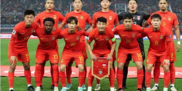 突发，国足名宿在家离世，国家队60场进18球，曾获年度最佳射手