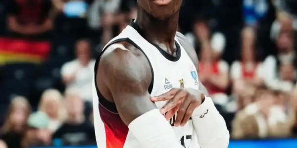 Kaiyun APP-德国跑车！丹尼斯-施罗德Ins晒在国家队的赛场照与球迷分享