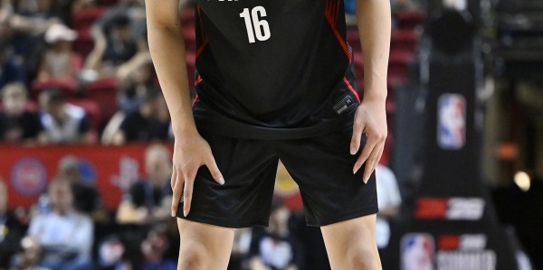 👀美媒：杨瀚森至少能到比尔-沃顿的水平 说像约基奇还为时过早