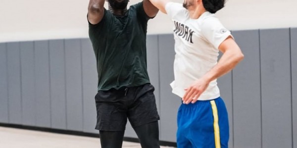 kaiyun体育app-勇士队自媒体发布巴特勒与追梦联合训练瞬间 激情对练中击掌彰显默契