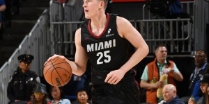 可圈可点！20号秀亚库乔尼斯12中7砍全队最高24分 三分9中5