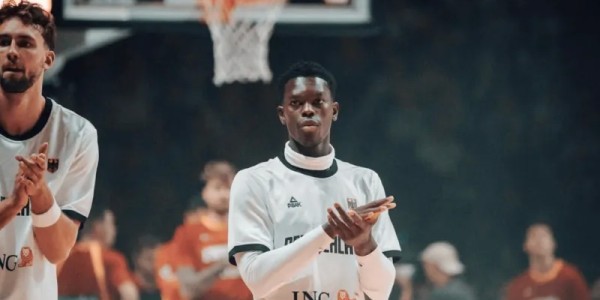 Kaiyun APP-德国跑车！丹尼斯-施罗德Ins晒在国家队的赛场照与球迷分享