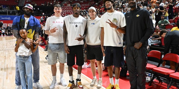 Kaiyun APP-湖人詹姆斯相互依存！微妙休赛期折射共同利益与长远布局