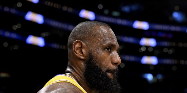 Kaiyun APP-湖人詹姆斯相互依存！微妙休赛期折射共同利益与长远布局