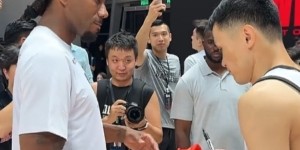 kaiyun体育app-李观洋社媒晒与小卡同场竞技视频：很难描述他张开手防守时多夸张