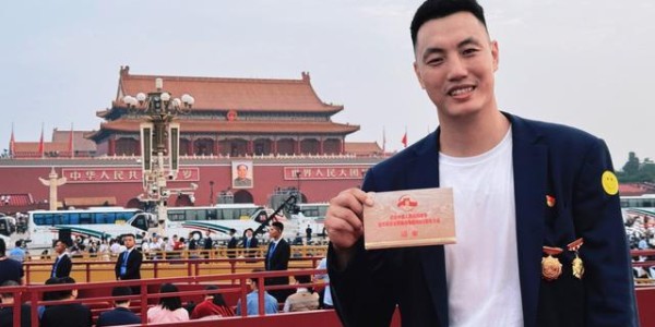 kaiyun网站-青年榜样，北京男篮队长翟晓川现场观礼阅兵仪式