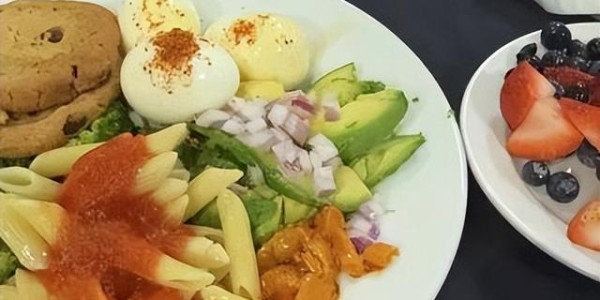 杨昊发文透露女排近况！时差+饮食成头号敌人，球迷建议轮换阵容