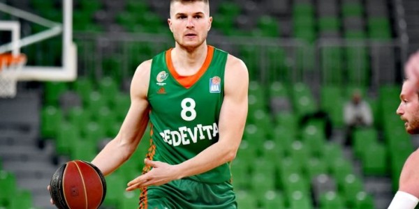 开云官方-穆里奇国家队告别赛，东契奇致敬传奇队长：并肩作战倍感荣耀