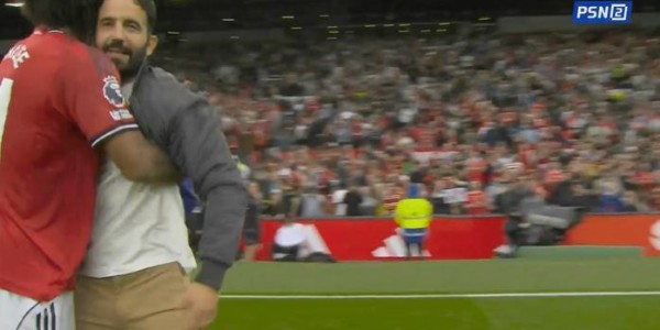 Kaiyun APP-不容易！曼联3-2绝杀升班马，曼联众将激动庆祝&amp;amp;amp;齐尔克泽抱阿莫林