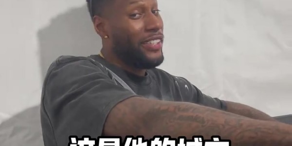 kaiyun体育app-威姆斯与小胡寒暄：胡明轩英语进步了 现在都能反击了