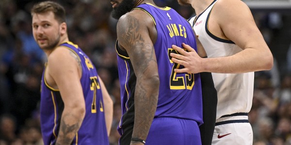 开云-湖人未来搭档猜想：浓眉回归？约基奇字母哥加盟辅佐东契奇？