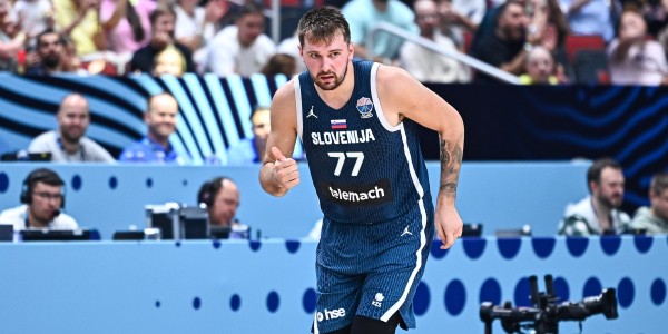 kaiyun体育app-东契奇减重成效显著：速率与耐力增强为湖人赛季前景注入新动能