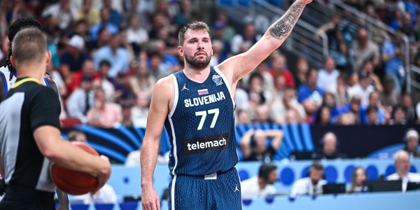 kaiyun体育app-东契奇减重成效显著：速率与耐力增强为湖人赛季前景注入新动能