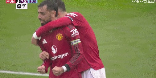 Kaiyun APP-不容易！曼联3-2绝杀升班马，曼联众将激动庆祝&amp;amp;amp;齐尔克泽抱阿莫林